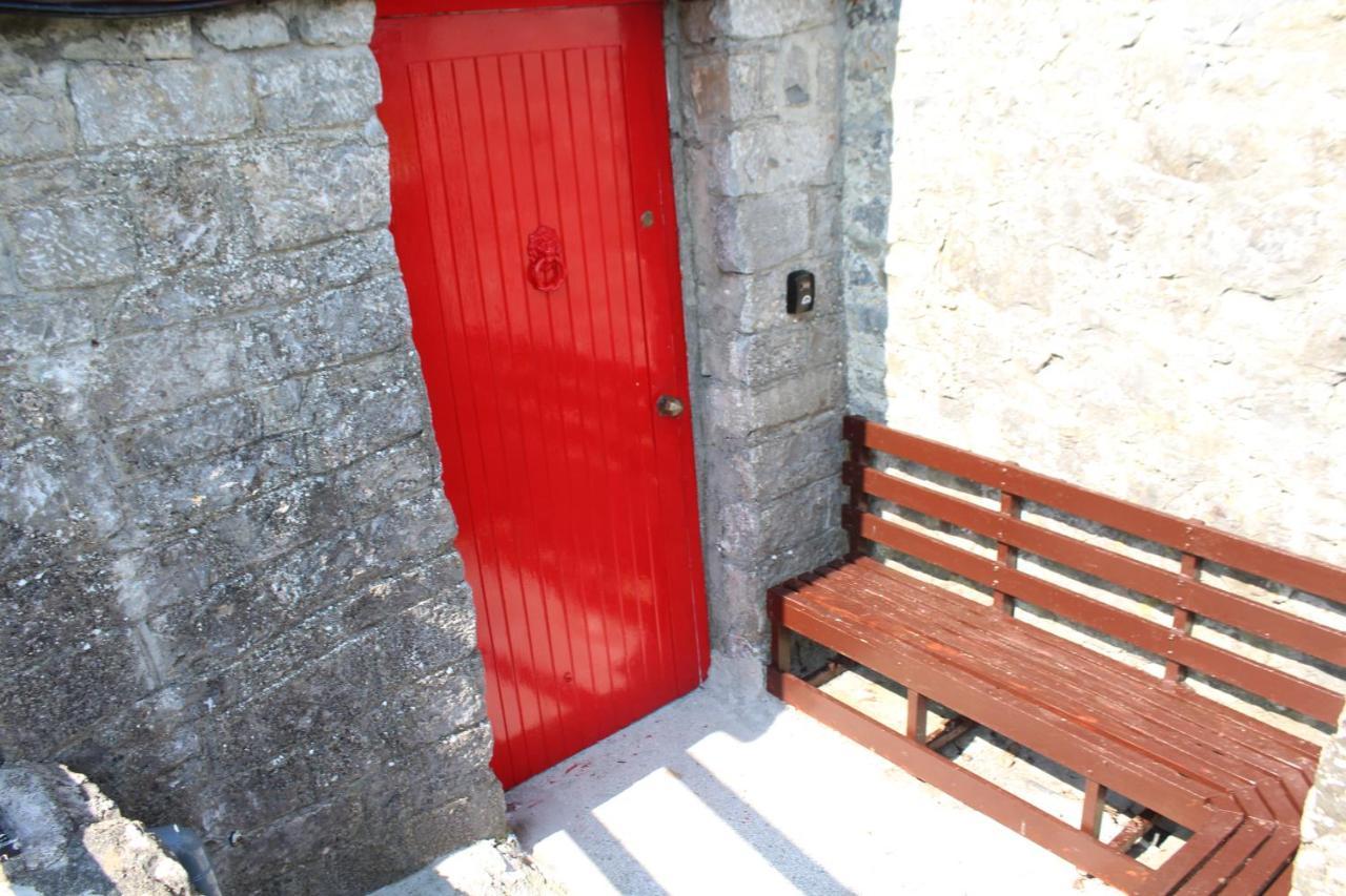 1844 Seascape Is Located On The Wild Atlantic Way