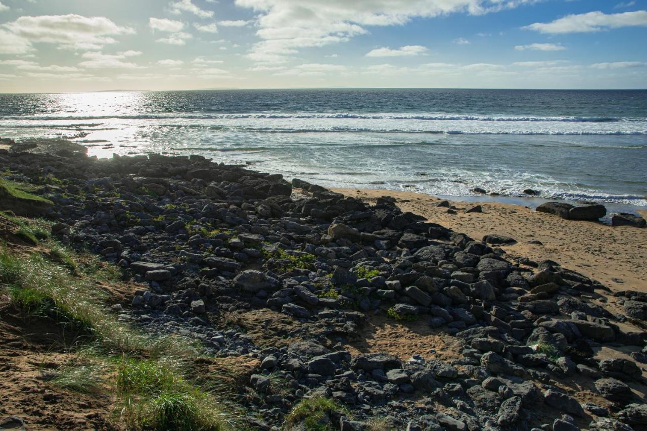 Holiday home 1844 Seascape Is Located On The Wild Atlantic Way *