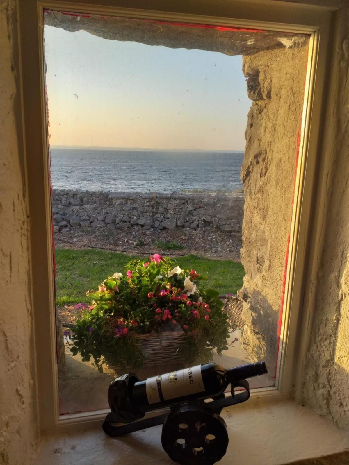 Holiday home 1844 Seascape Is Located On The Wild Atlantic Way Fanore